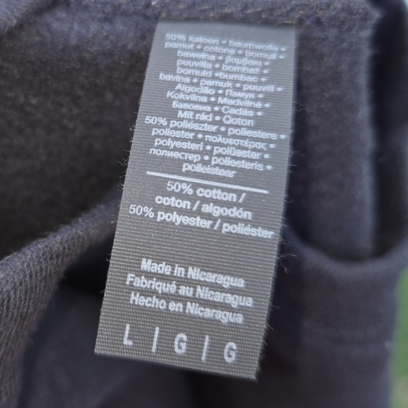 Threaded Gray Black Sweater with Blue Star On Sleeves Size L - Picture 3 of 4